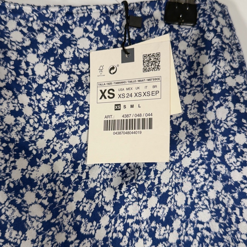 NWT Zara Blue and White Floral Satin Mini Skirt - Picture 6 of 8